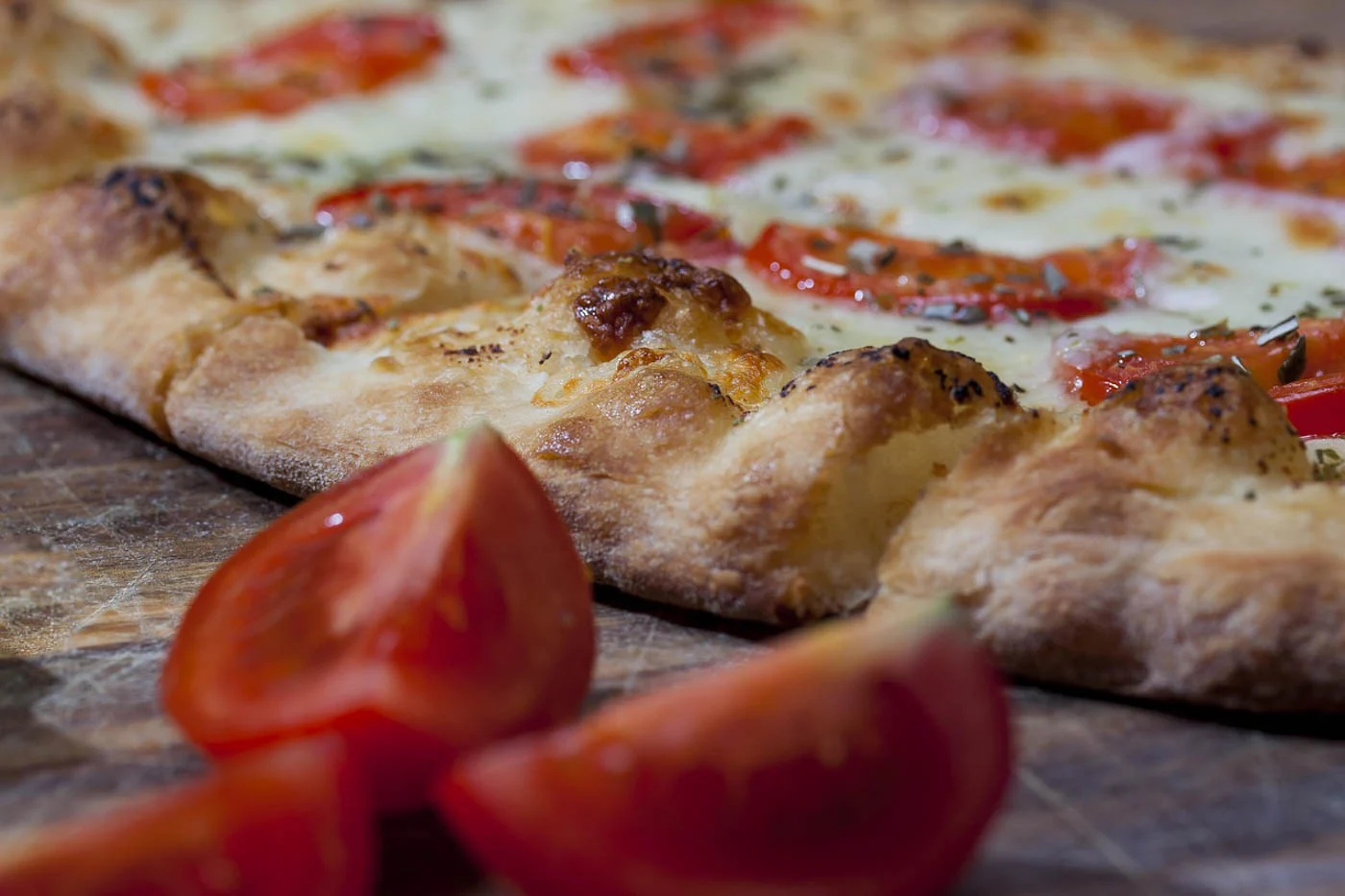 Closeup_of_Roman_pizza_Trastevere