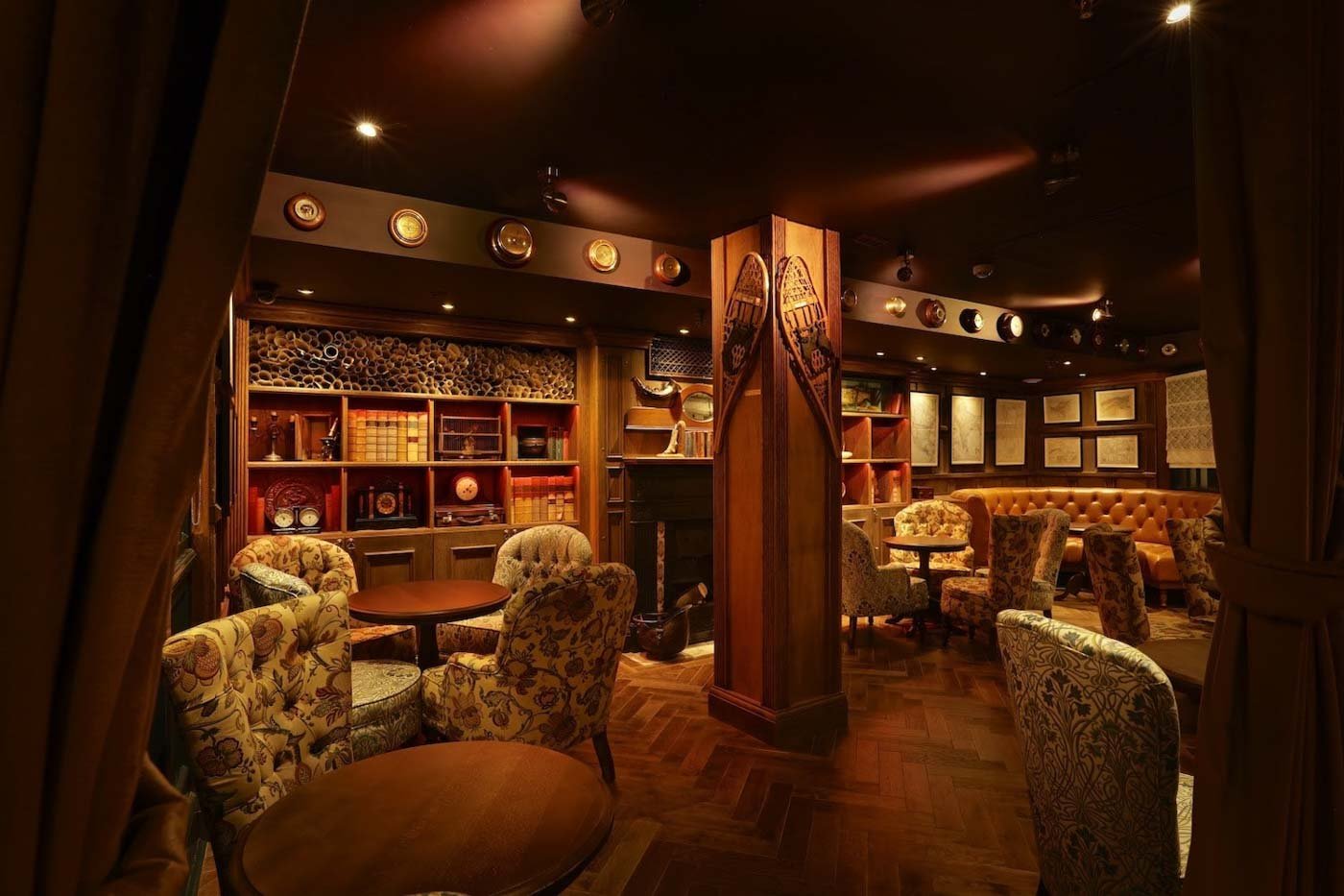 Mr_Fogg's_Society_of_Exploration_in_Covent_Garden_London
