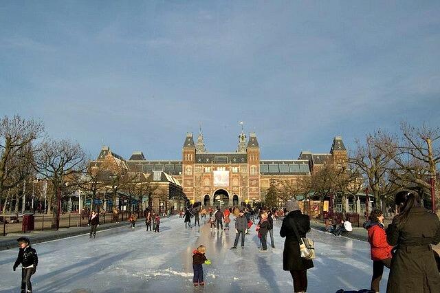 Ice-skating-rink-Rijksmuseum-Amsterdam