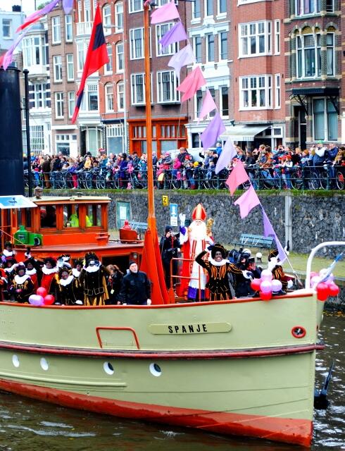 Sinterklaas arrives from Spain