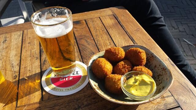 Borrelhapjes: What do you eat with your beer?