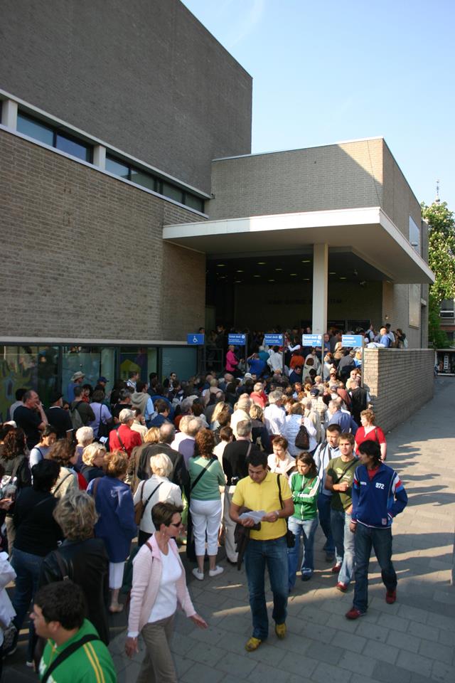 Van-gogh-museum-queues-amsterdam