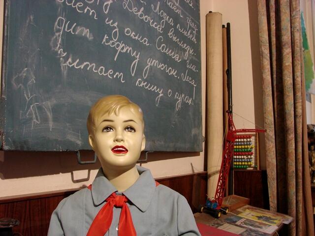 Young_Pioneer_in_Classroom_-_Museum_of_Communism_-_Prague