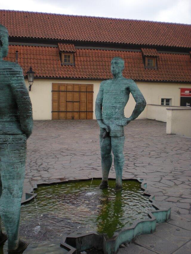 david_cerny_piss_eating_prague