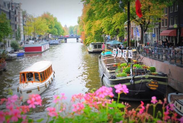 houseboat museum amsterdam