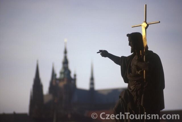 prague_castle_at_sunset_eating_prague