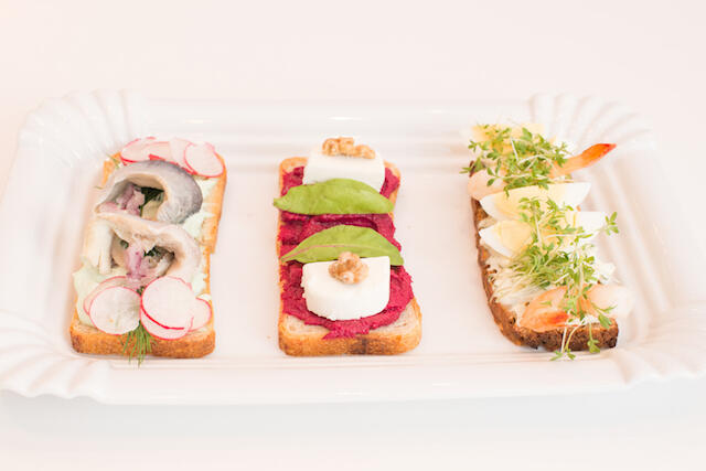 sisters-open-sandwich