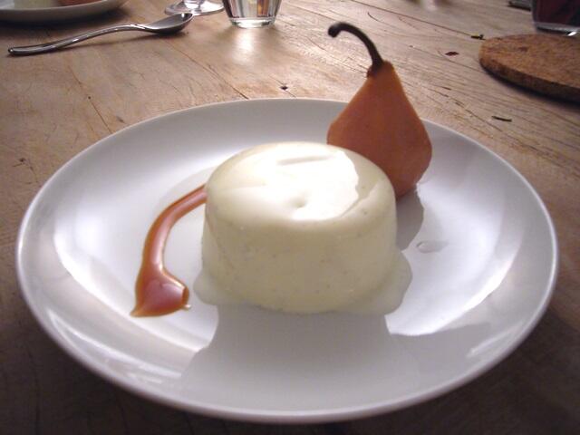 stoofperen with buttermilk panna cotta
