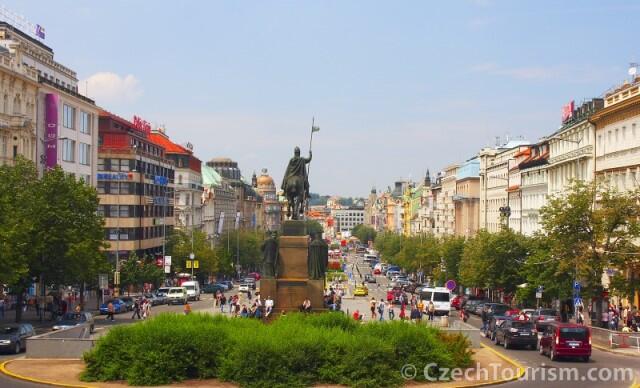 wenceslas_square_czech_tourism_eeating_prague