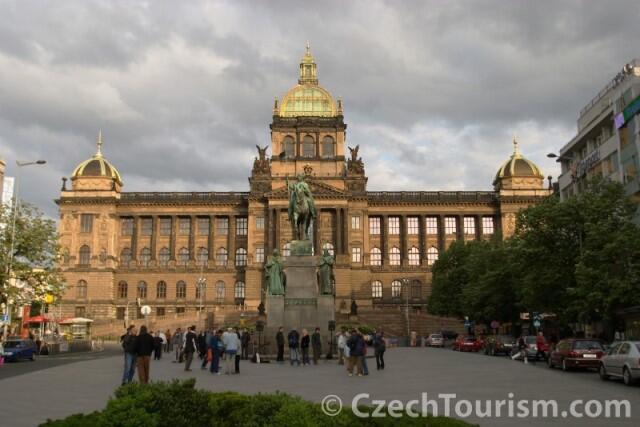 wenceslas_square_national_museum_eating_prague