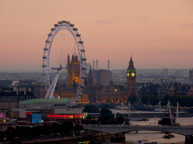 Autumn dusk in London Autumn dusk in London