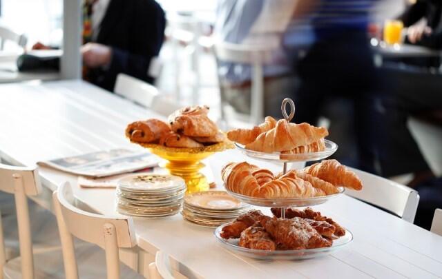 London Brunch - modern pantry