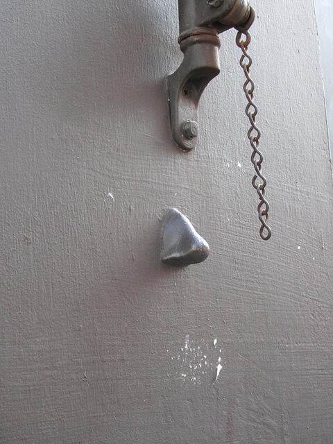 An elegant nose in Soho © Jane Dickson