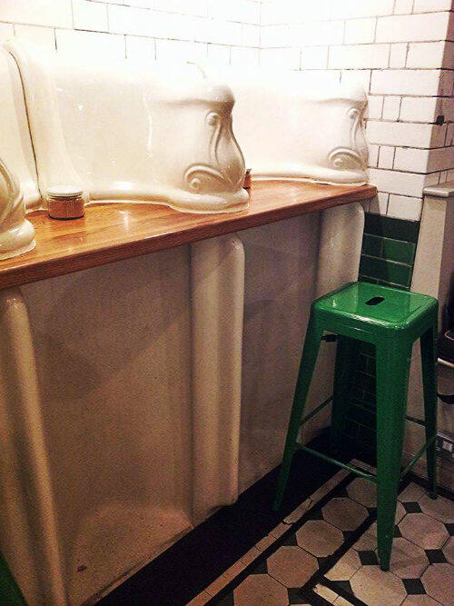 attendant cafe