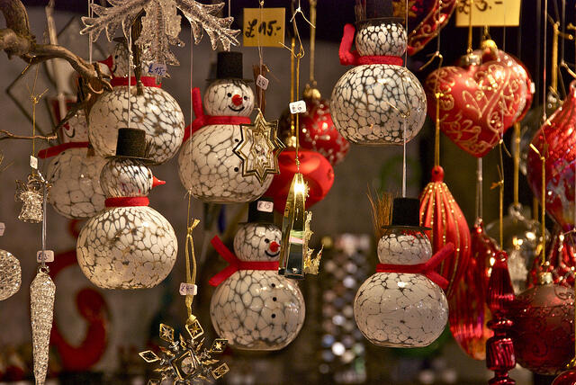 Christmas in London by Herry Lawford