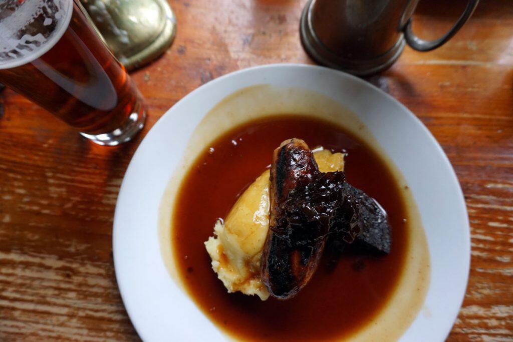 Historic Pub Tour - London - https://www.eatingeurope.com/london-food-tours/old-docks-tour