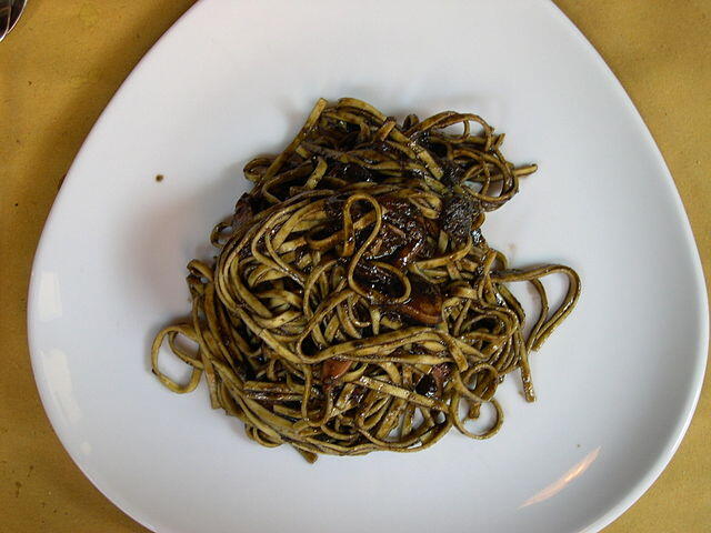 Linguine_with_cuttlefish