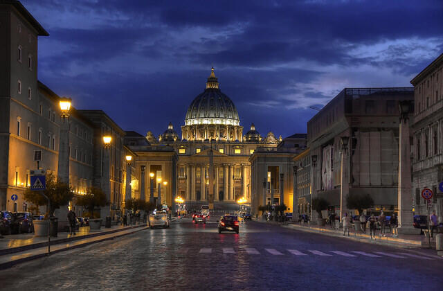 StPeters_at_night
