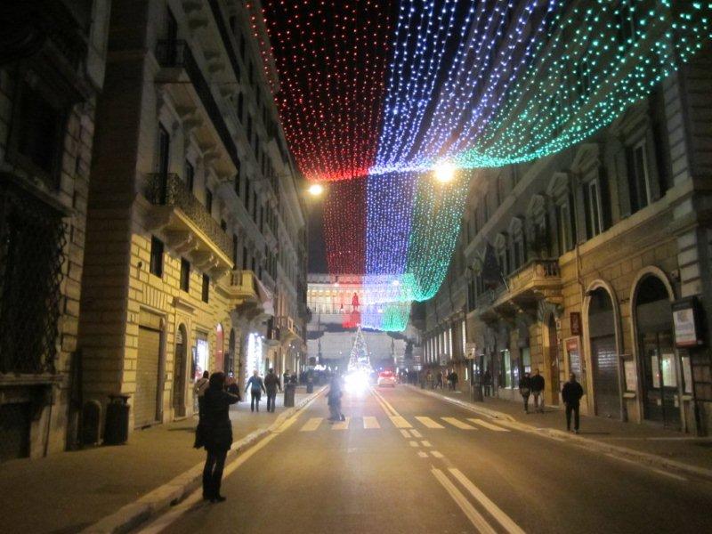 Navidad-en-Roma-luces-ornamentales 