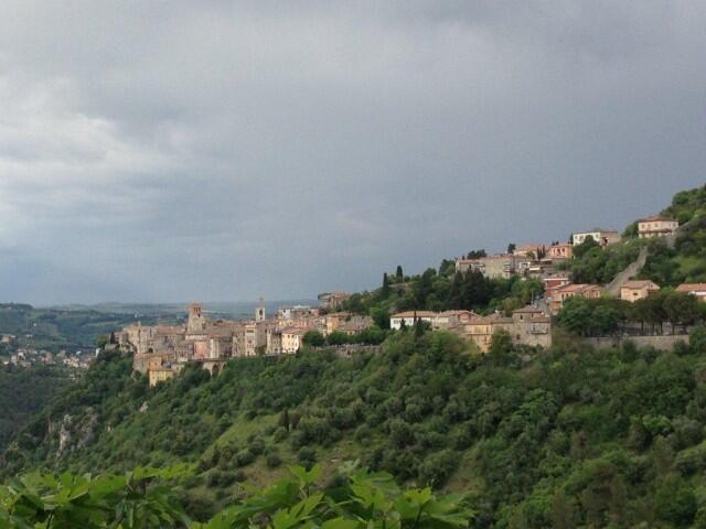 italy-travel-countryside-umbria