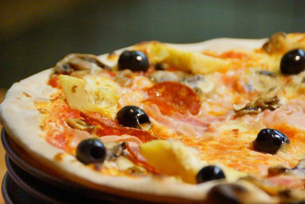 Crisp and crunchy Romana pizza