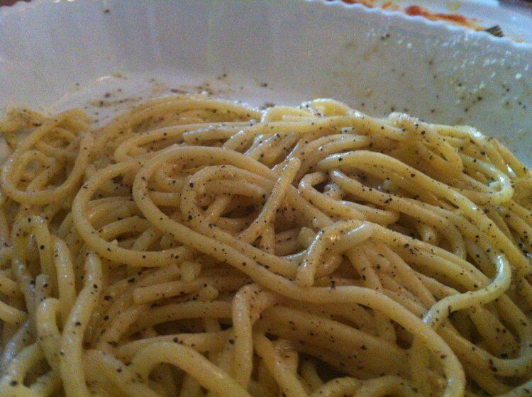 Cacio e Pepe: History and Recipe