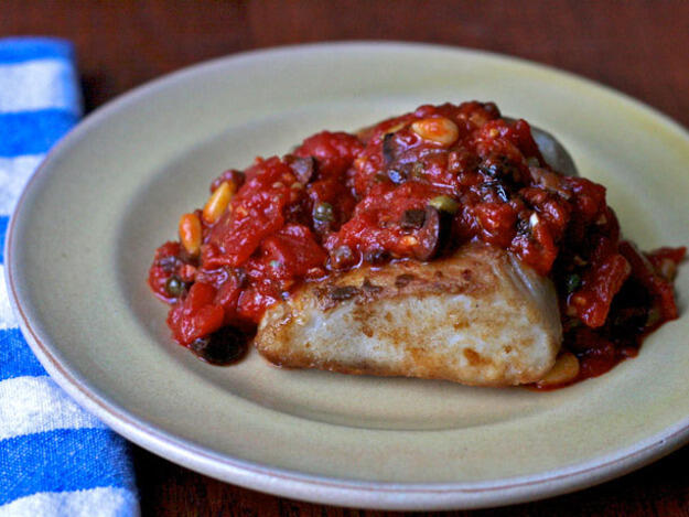 tomato-sauce-pine-nuts-raisins-olives