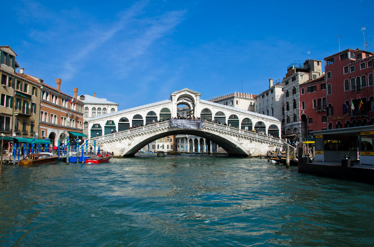 venice-rialtobridge-travel-italy-guide