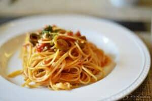 spaghetti-alla-puttanesca-in-Naples-Italy