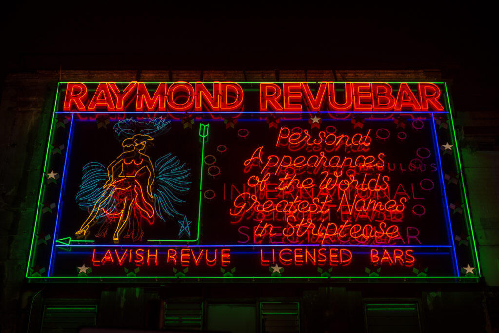 raymond revue
