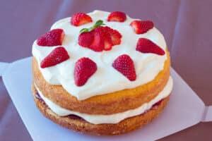 Best-Traditional-Food-in-London-Victoria-Sponge-Cake