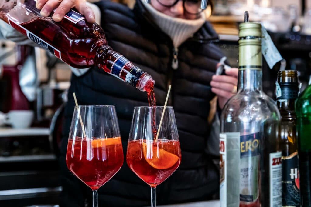 Aperol-Spritz-Venice-Pour