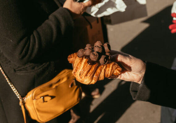 A Morning in Paris Food Tour: Croissants, Baguettes & Chocolate 