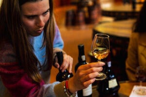 full_wine_glass_in_real companhia_velha_portugal