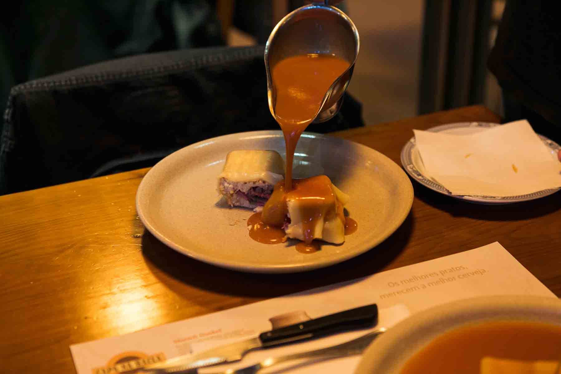 padažo_pour_on_francesinha_capa_na_baixa_porto