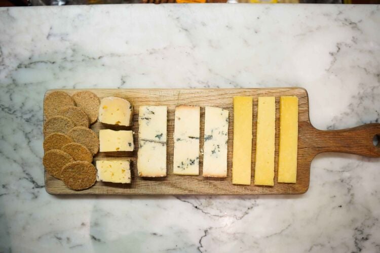 Eating Edinburgh: Old Town Food & Drinks Tour