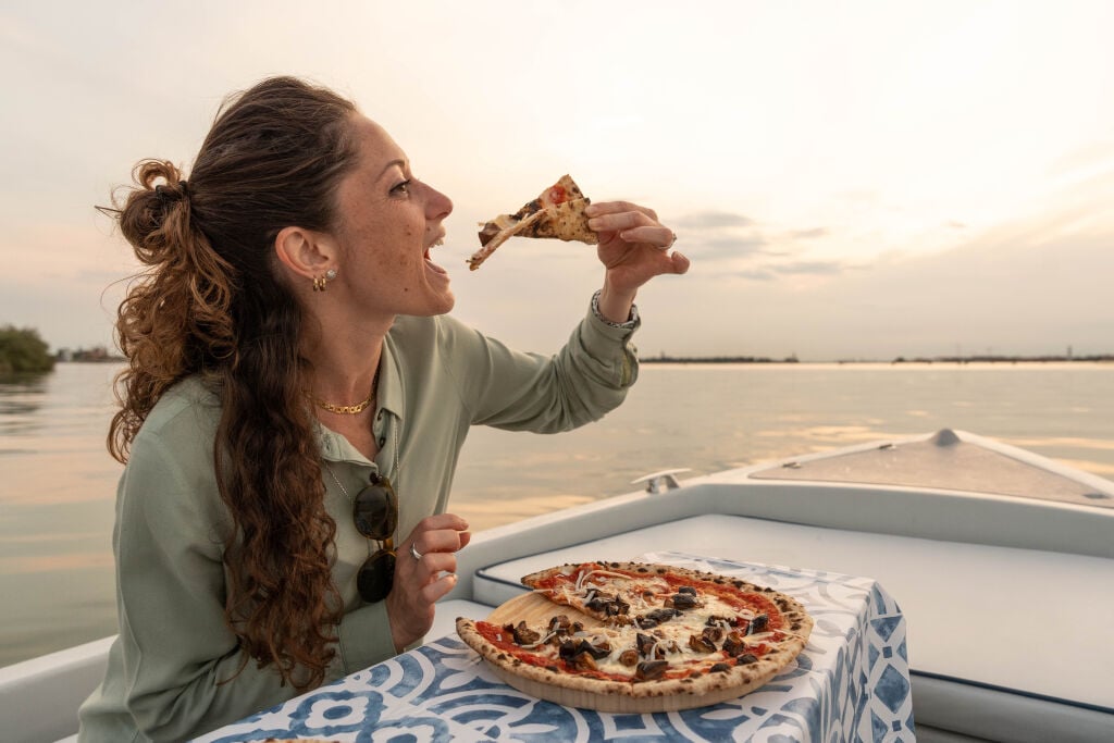 venice_boat_tour_pizza