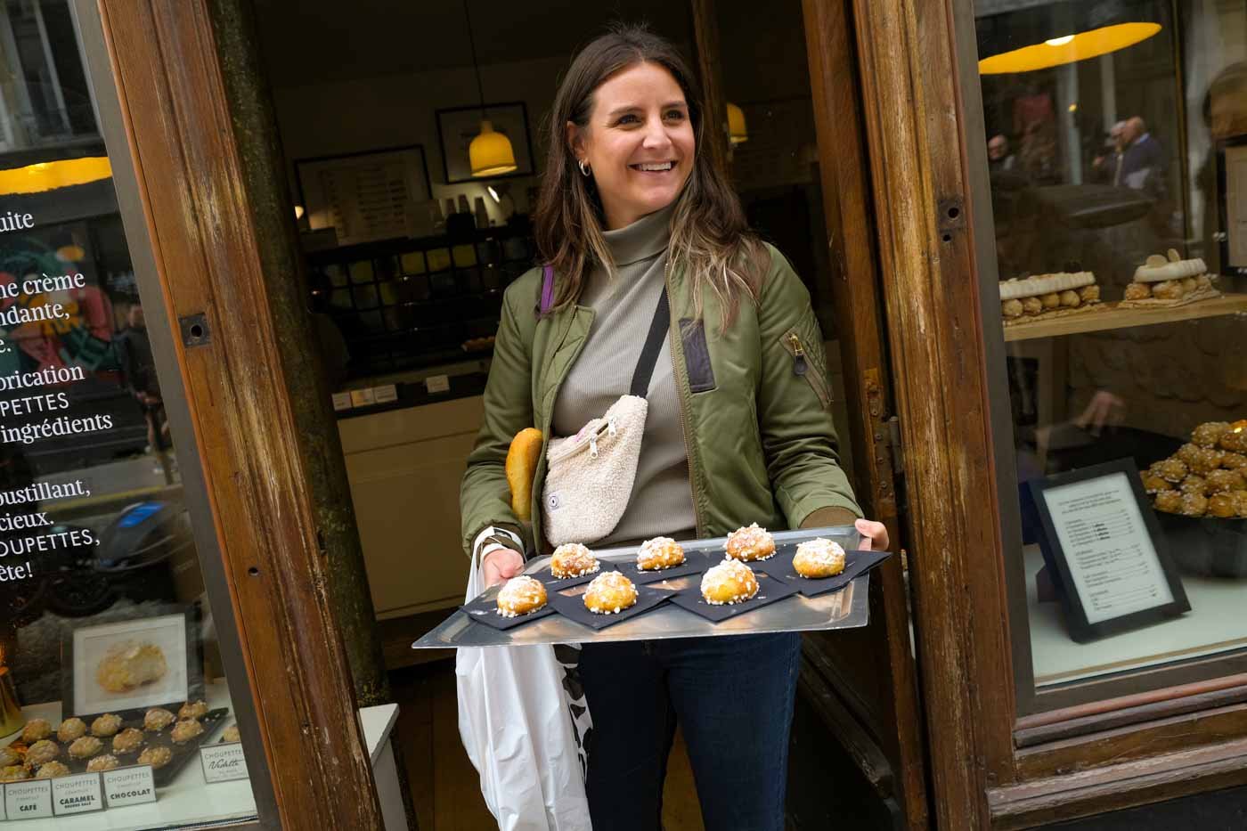 gide_holding_tray_at_choupettes_de_chouchou_paris