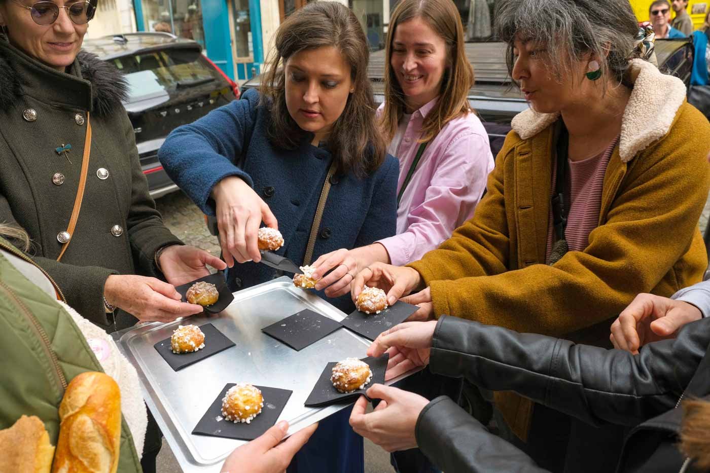 „Tour_group_members_sampling_cream_puffs_at_choupettes_de_chouchou_paris“
