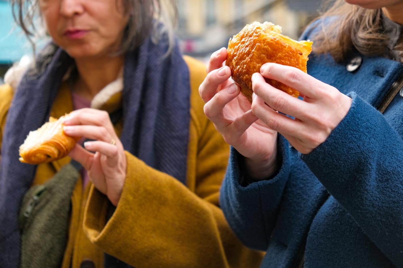„People_eating_alexine_bakery_paris“