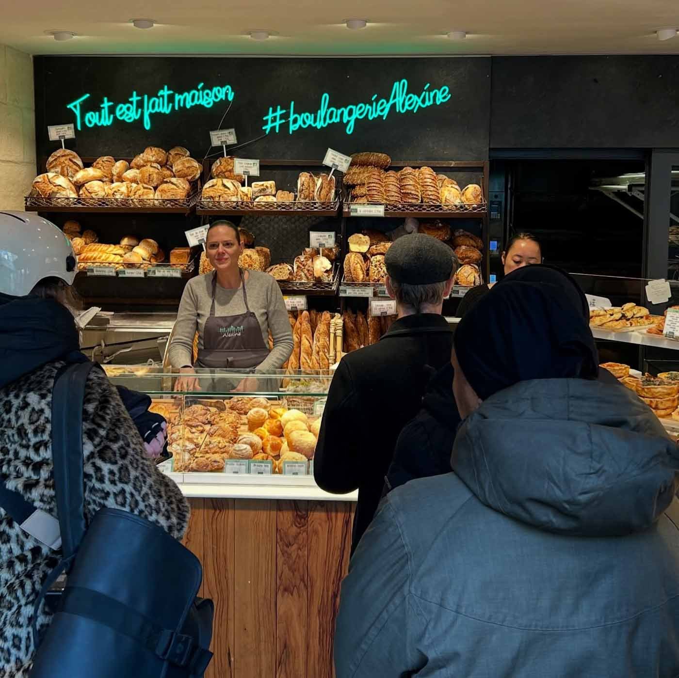 „People_ording_alexine_bakery_paris“
