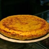 Large_tortilla_espanola_Seville