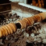 Trdelník_on_a_stall_Prague