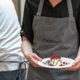 Chef_holding_dessert_Florence_Food_Studio