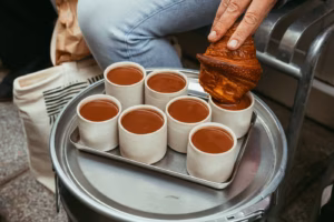 Croissant_dipping_into_chocolate_Plaq_Paris