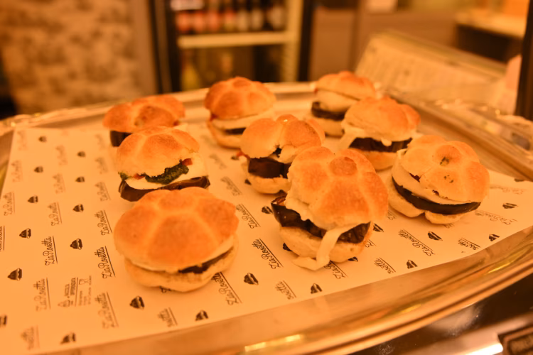 The Rome Breakfast Tour: Morning Bites by the Colosseum