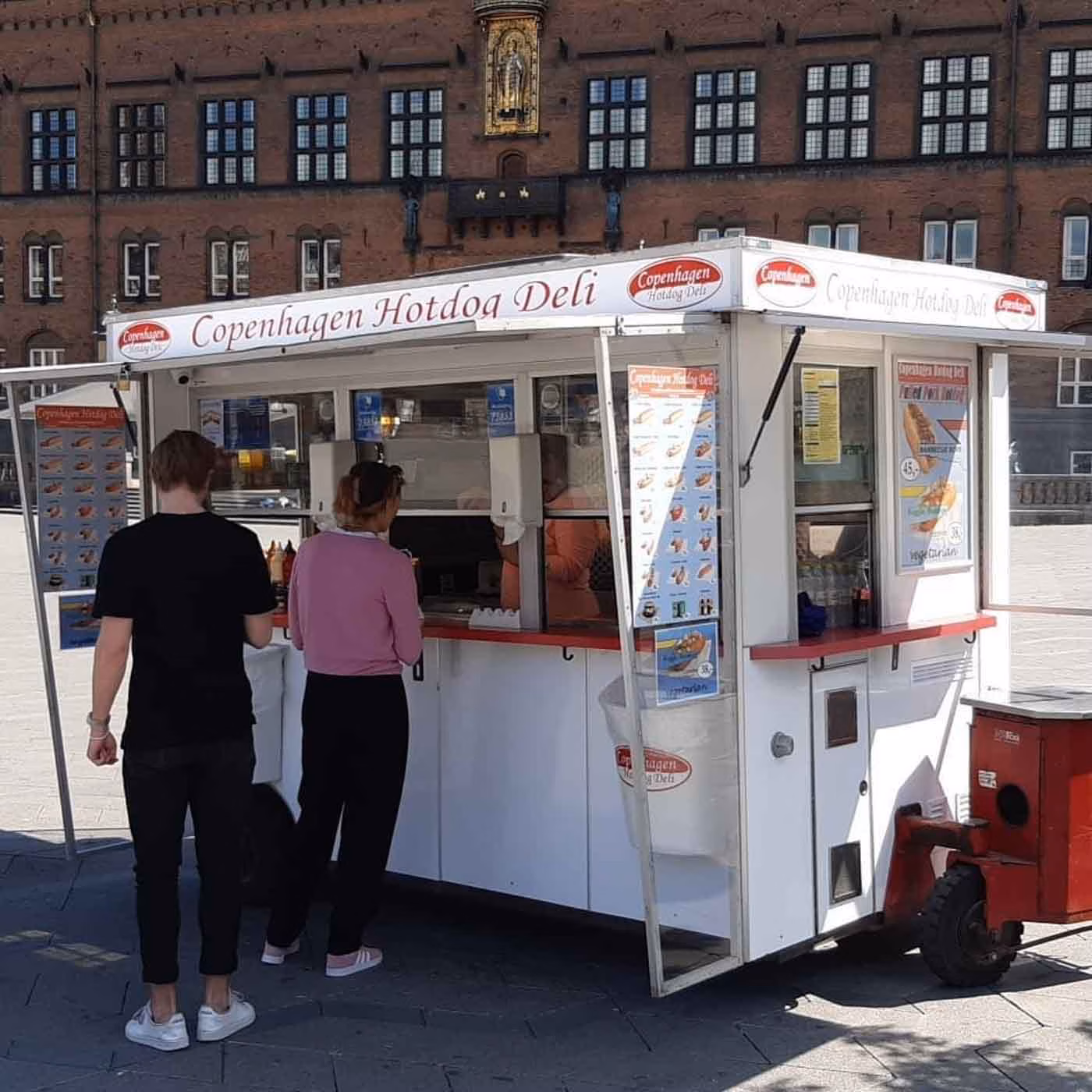 Copenhagen_hot_dog_deli
