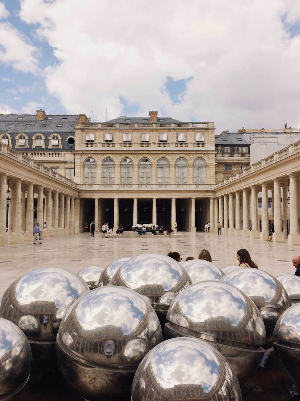 Palais_Royal_square