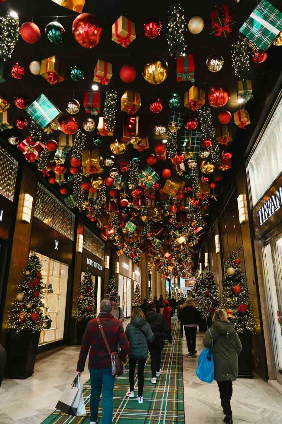 Street_at_Christmas_in_Bologna