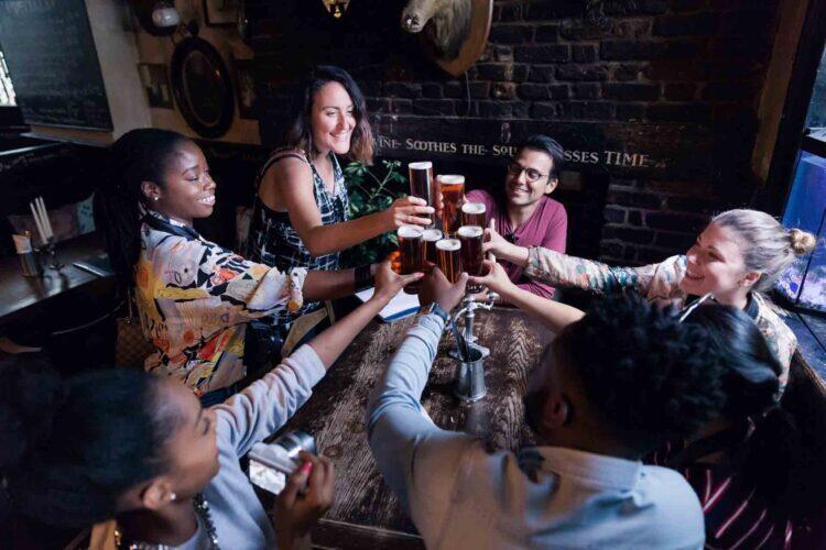 The Ultimate Guide to London Pub Crawls: Top Routes and Tips